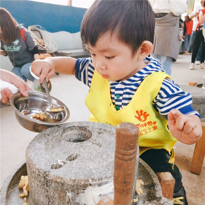 武汉亲子游DIY手工坊石磨豆浆